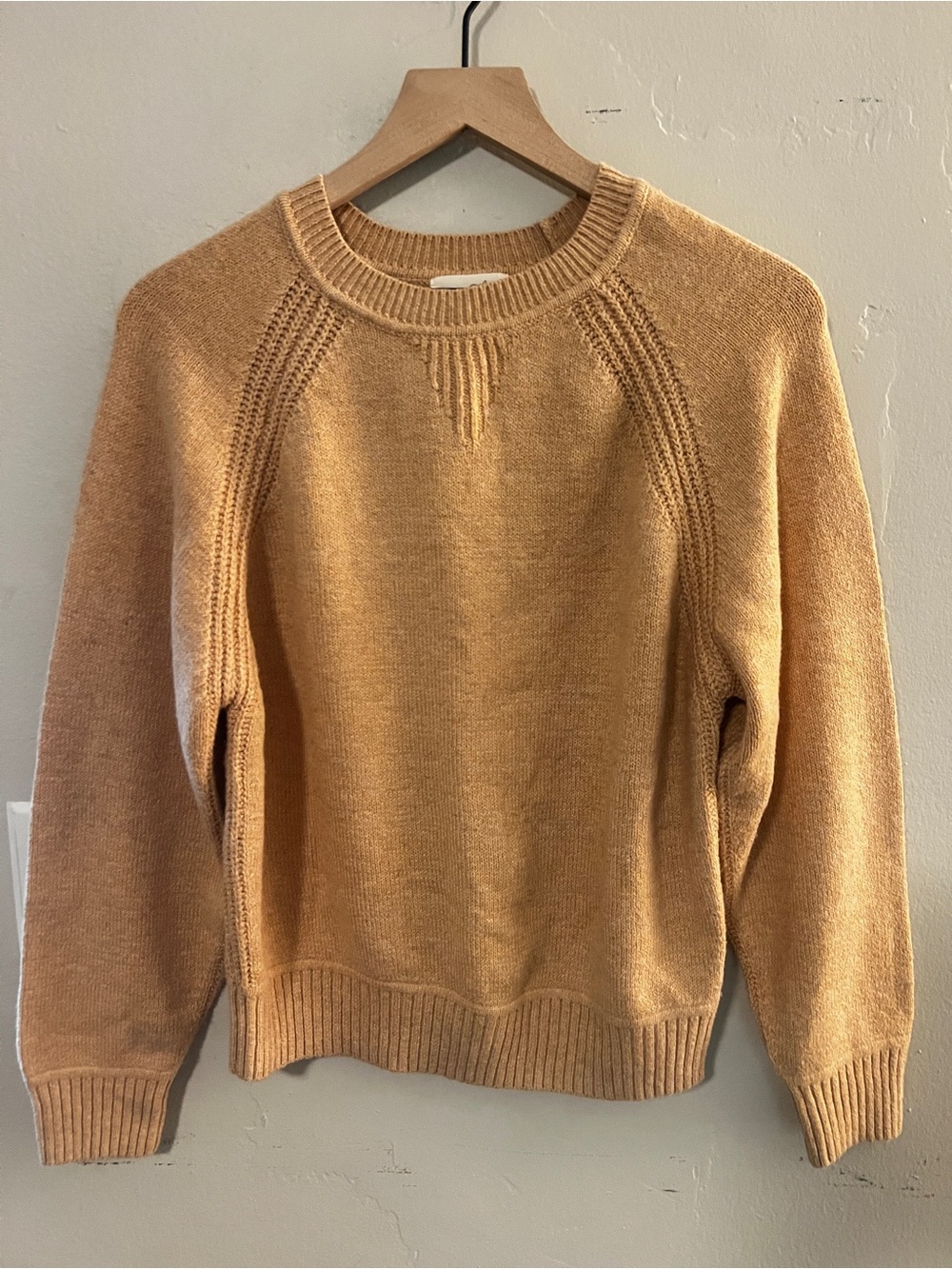 Universal‎ Thread Women's Crewneck Sweater in Camel Tan Size S NWT